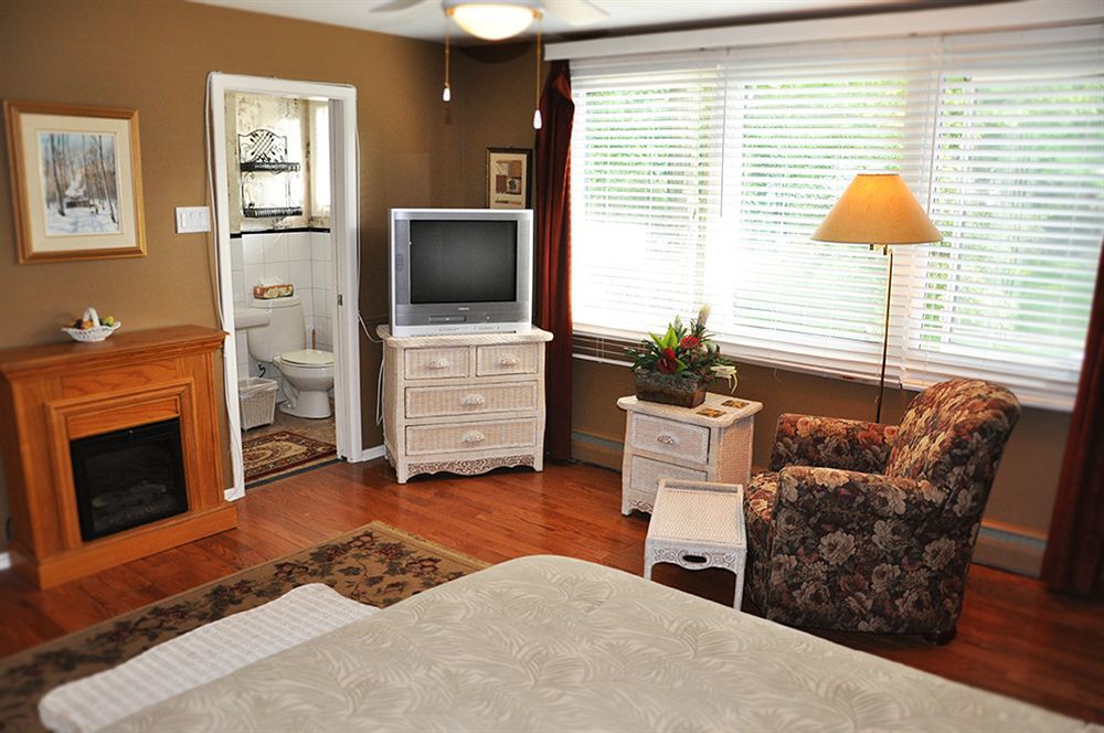 Forest Hill Bed And Breakfast Kitchener Exterior photo