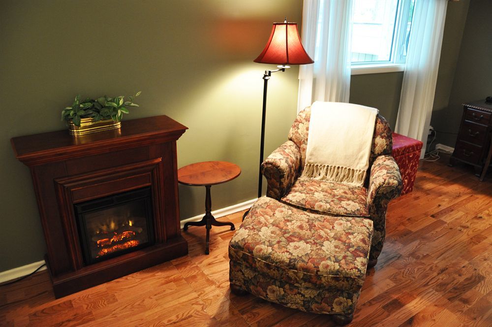 Forest Hill Bed And Breakfast Kitchener Exterior photo
