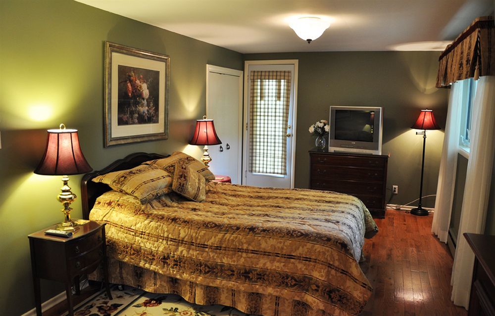 Forest Hill Bed And Breakfast Kitchener Exterior photo