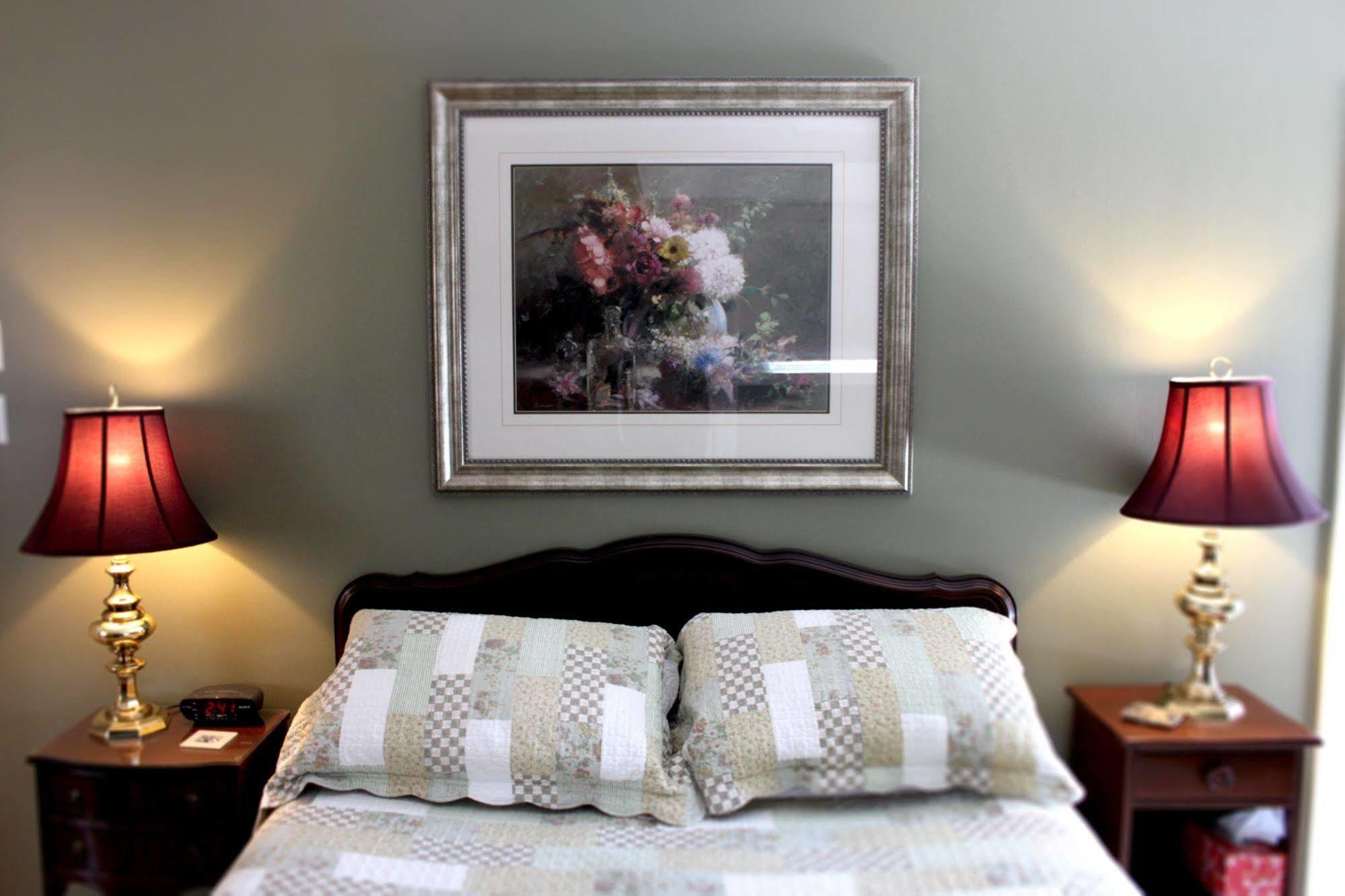 Forest Hill Bed And Breakfast Kitchener Exterior photo