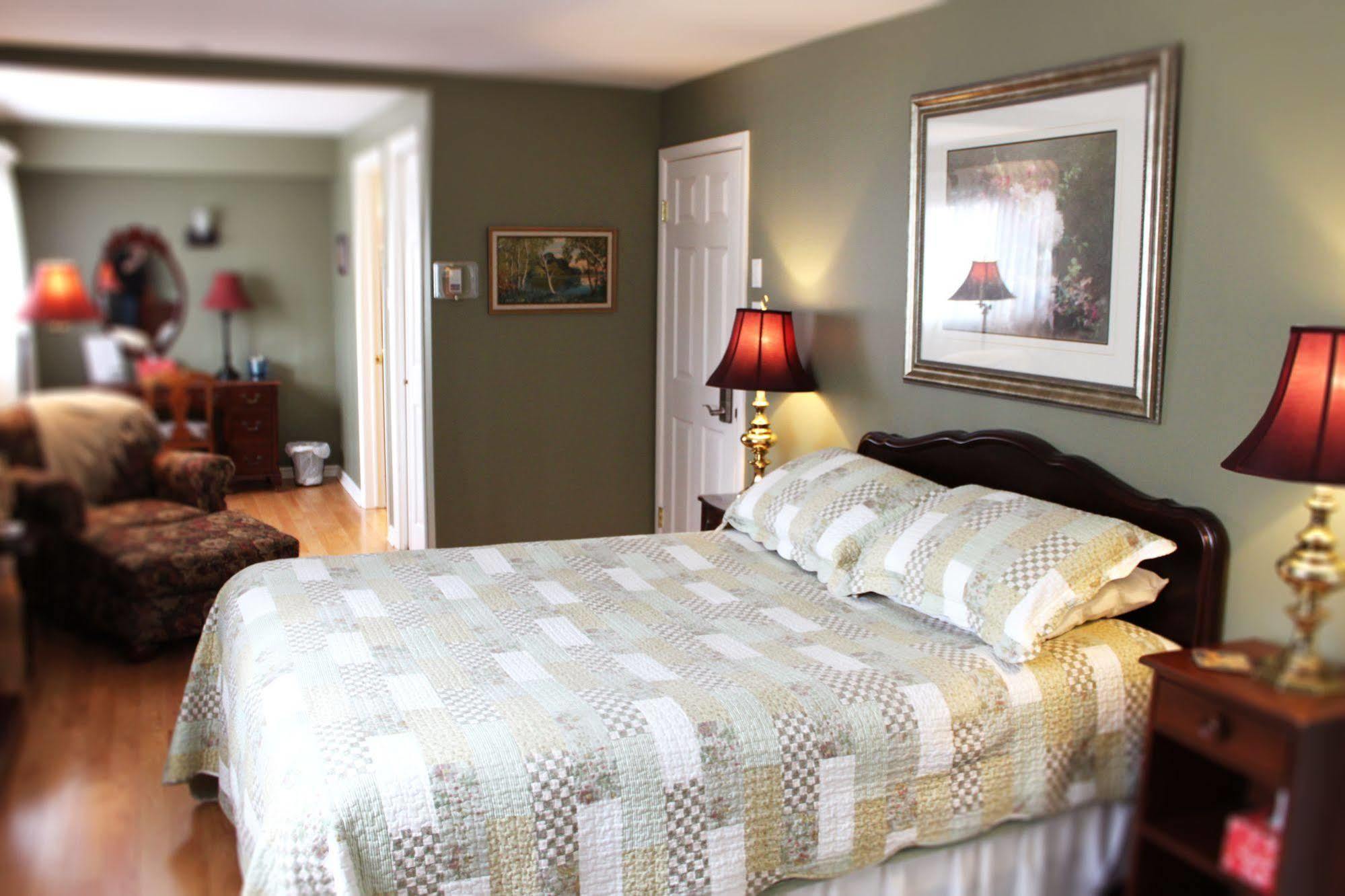 Forest Hill Bed And Breakfast Kitchener Exterior photo